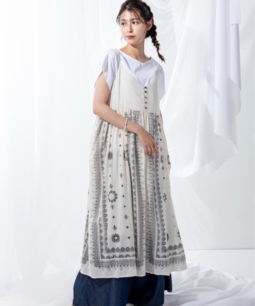 MILLION CARATS（ミリオンカラッツ）の「透け感がシーズンムードを高める繊細なエスニックな柄の綿ボイルキャミワンピース（ワンピース・レディース・オフホワイト/カーキ/レッド・FREE）」の7枚目の写真