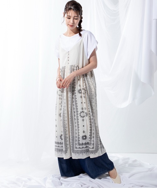 MILLION CARATS（ミリオンカラッツ）の「透け感がシーズンムードを高める繊細なエスニックな柄の綿ボイルキャミワンピース（ワンピース・レディース・オフホワイト/カーキ/レッド・FREE）」の9枚目の写真