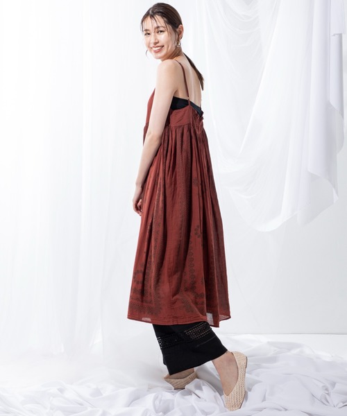 MILLION CARATS（ミリオンカラッツ）の「透け感がシーズンムードを高める繊細なエスニックな柄の綿ボイルキャミワンピース（ワンピース・レディース・オフホワイト/カーキ/レッド・FREE）」の12枚目の写真