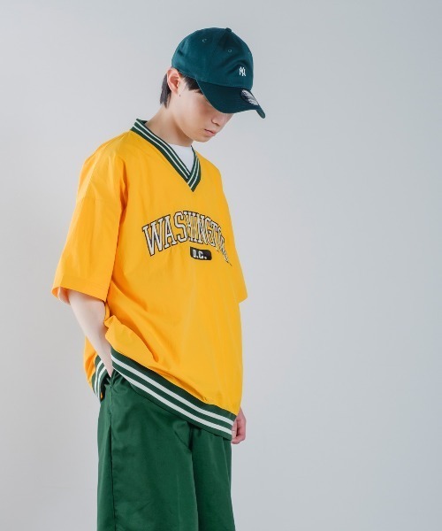 improves（インプローブス）の「ラインリブ カレッジロゴ 刺しゅう Vネック ナイロン プルオーバー（Tシャツ/カットソー・メンズ・マスタード/ネイビー/グリーン/ブラック・MEDIUM/LARGE）」の14枚目の写真