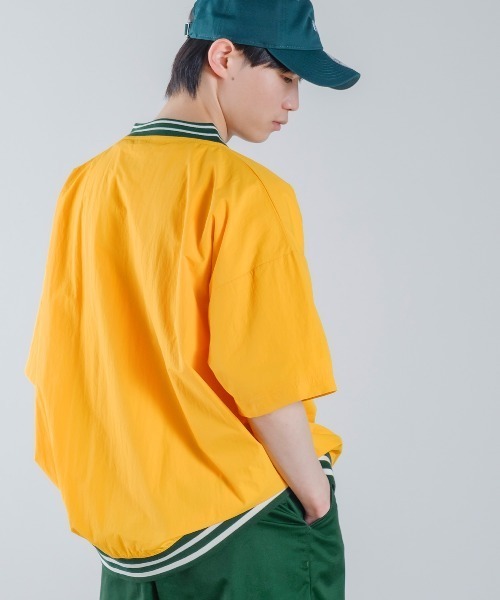 improves（インプローブス）の「ラインリブ カレッジロゴ 刺しゅう Vネック ナイロン プルオーバー（Tシャツ/カットソー・メンズ・マスタード/ネイビー/グリーン/ブラック・MEDIUM/LARGE）」の15枚目の写真