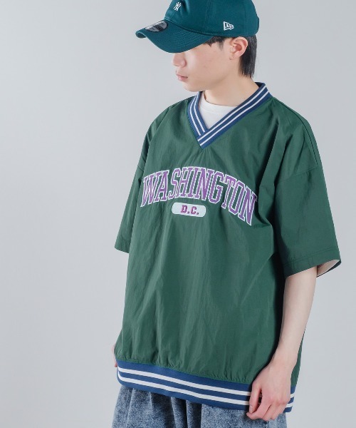 improves（インプローブス）の「ラインリブ カレッジロゴ 刺しゅう Vネック ナイロン プルオーバー（Tシャツ/カットソー・メンズ・マスタード/ネイビー/グリーン/ブラック・MEDIUM/LARGE）」の8枚目の写真