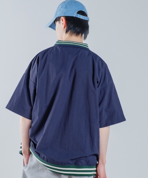 improves（インプローブス）の「ラインリブ カレッジロゴ 刺しゅう Vネック ナイロン プルオーバー（Tシャツ/カットソー・メンズ・マスタード/ネイビー/グリーン/ブラック・MEDIUM/LARGE）」の11枚目の写真