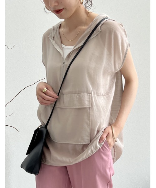 Re:EDIT（リエディ）の「[神山まりあさん着用]アノラックノースリーブシアープルオーバー（ベスト・レディース・ブラック/ホワイト/グレイッシュベージュ・MEDIUM/LARGE）」の4枚目の写真