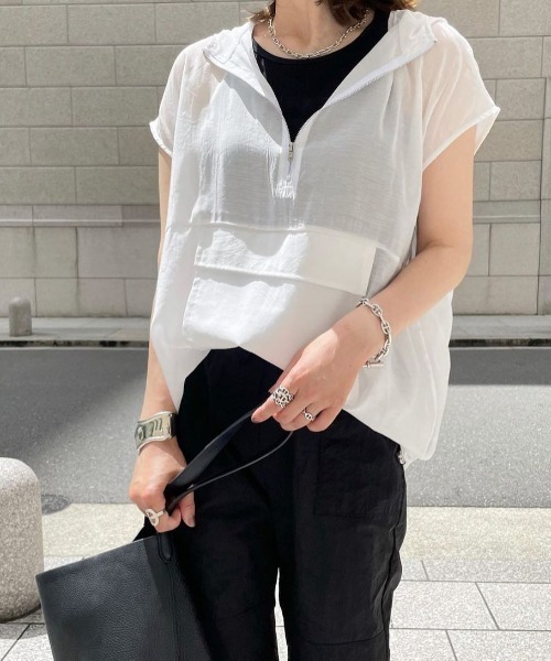 Re:EDIT（リエディ）の「[神山まりあさん着用]アノラックノースリーブシアープルオーバー（ベスト・レディース・ブラック/ホワイト/グレイッシュベージュ・MEDIUM/LARGE）」の11枚目の写真