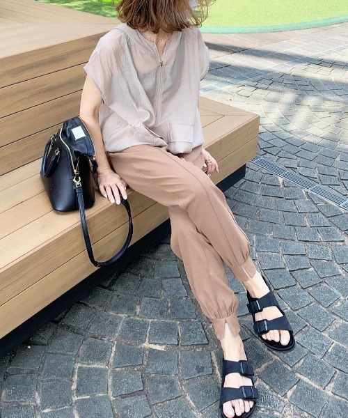 Re:EDIT（リエディ）の「[神山まりあさん着用]アノラックノースリーブシアープルオーバー（ベスト・レディース・ブラック/ホワイト/グレイッシュベージュ・MEDIUM/LARGE）」の18枚目の写真