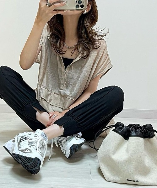 Re:EDIT（リエディ）の「[神山まりあさん着用]アノラックノースリーブシアープルオーバー（ベスト・レディース・ブラック/ホワイト/グレイッシュベージュ・MEDIUM/LARGE）」の19枚目の写真