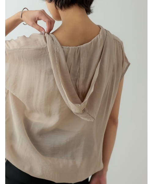 Re:EDIT（リエディ）の「[神山まりあさん着用]アノラックノースリーブシアープルオーバー（ベスト・レディース・ブラック/ホワイト/グレイッシュベージュ・MEDIUM/LARGE）」の22枚目の写真