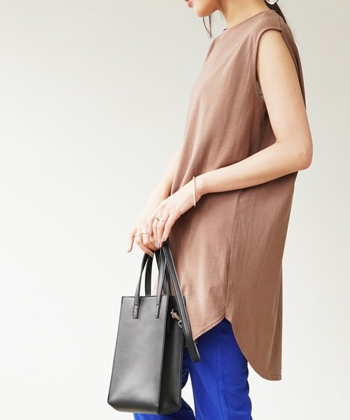 IAMUSE(アイアミューズ)の「クルーネックボックスタンクトップ S0694【IAMUSE】(Tシャツ/カットソー・レディース・ブラック/モカ/オフホワイト/ダークパープル・FREE)」の12枚目の写真