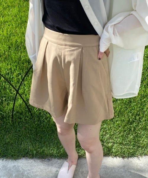 nemne store（ネンネストア）の「【低身長用サイズあり】タック入りフレアショートパンツ（その他パンツ・レディース・ブラック/ベージュ・SMALL/MEDIUM）」の3枚目の写真