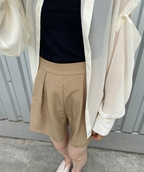 nemne store（ネンネストア）の「【低身長用サイズあり】タック入りフレアショートパンツ（その他パンツ・レディース・ブラック/ベージュ・SMALL/MEDIUM）」の4枚目の写真