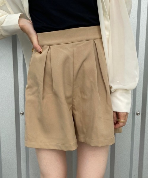 nemne store（ネンネストア）の「【低身長用サイズあり】タック入りフレアショートパンツ（その他パンツ・レディース・ブラック/ベージュ・SMALL/MEDIUM）」の5枚目の写真