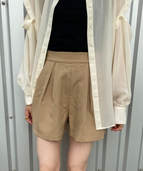 nemne store（ネンネストア）の「【低身長用サイズあり】タック入りフレアショートパンツ（その他パンツ・レディース・ブラック/ベージュ・SMALL/MEDIUM）」の6枚目の写真