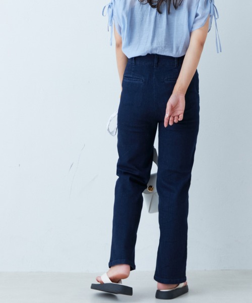 natural couture(ナチュラルクチュール)の「冷感デニムセンターシームスリットパンツ(その他パンツ・レディース・インディゴブルー/ブルー・MEDIUM/LARGE)」の5枚目の写真