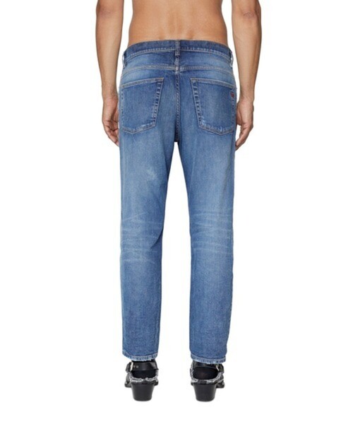 DIESEL(ディーゼル)の「メンズ 22FW デニムパンツ テーパード レギュラー(デニムパンツ・メンズ・インディゴブルー・32inch/34inch/36inch/28inch/30inch/26inch)」の8枚目の写真