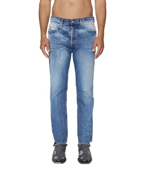 DIESEL(ディーゼル)の「メンズ 22FW デニムパンツ テーパード レギュラー(デニムパンツ・メンズ・インディゴブルー・32inch/34inch/36inch/28inch/30inch/26inch)」の1枚目の写真