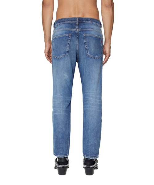 DIESEL(ディーゼル)の「メンズ 22FW デニムパンツ テーパード レギュラー(デニムパンツ・メンズ・インディゴブルー・32inch/34inch/36inch/28inch/30inch/26inch)」の3枚目の写真