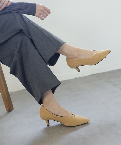 SESTO(セスト)の「削れないかかとゴム&立体クッションインソールの美脚ローヒールパンプス(パンプス・レディース・グレイッシュベージュ/アイボリー/ブラック/ブラック系その他/ベージュ・24.0cm/25.0cm/24.5cm/23.5cm/23.0cm/22.5cm)」の9枚目の写真