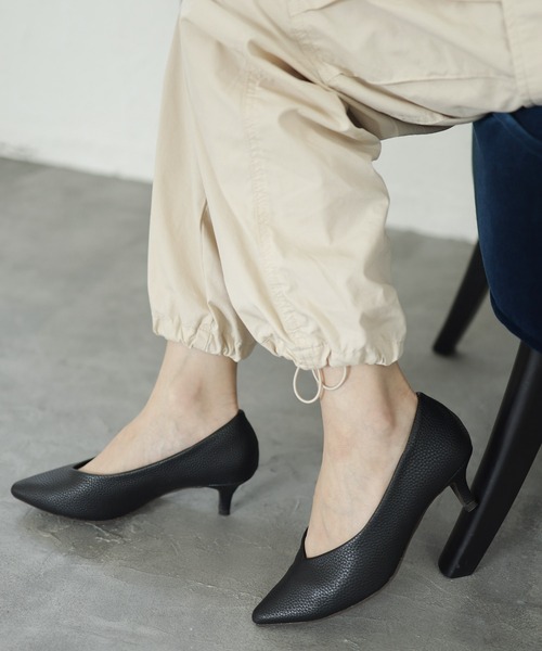 SESTO(セスト)の「削れないかかとゴム&立体クッションインソールの美脚ローヒールパンプス(パンプス・レディース・グレイッシュベージュ/アイボリー/ブラック/ブラック系その他/ベージュ・24.0cm/25.0cm/24.5cm/23.5cm/23.0cm/22.5cm)」の10枚目の写真
