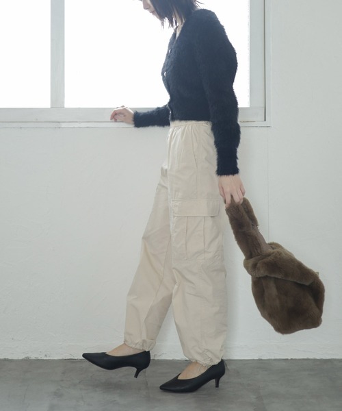 SESTO(セスト)の「削れないかかとゴム&立体クッションインソールの美脚ローヒールパンプス(パンプス・レディース・グレイッシュベージュ/アイボリー/ブラック/ブラック系その他/ベージュ・24.0cm/25.0cm/24.5cm/23.5cm/23.0cm/22.5cm)」の11枚目の写真