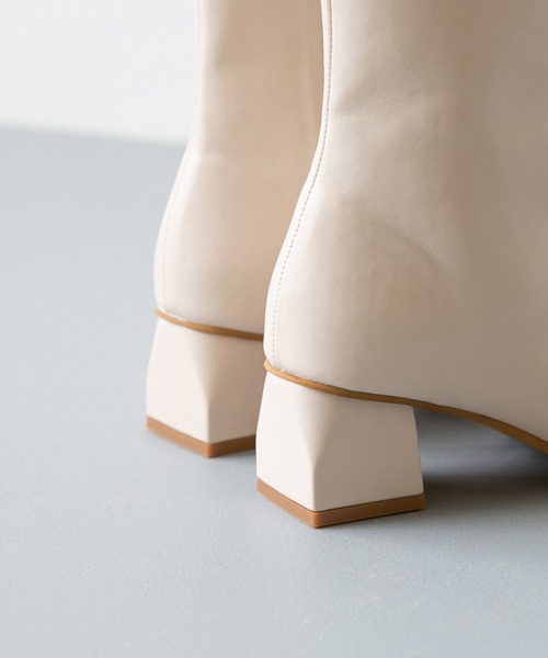 menue（メヌエ）の「スクエアトゥ 台形ヒール ショートブーツ（ブーツ・レディース・ブラック/カーキ/アイボリー/ベージュ系その他/シルバー/ブラック系・LL/3L/S/M/L/XS）」の9枚目の写真