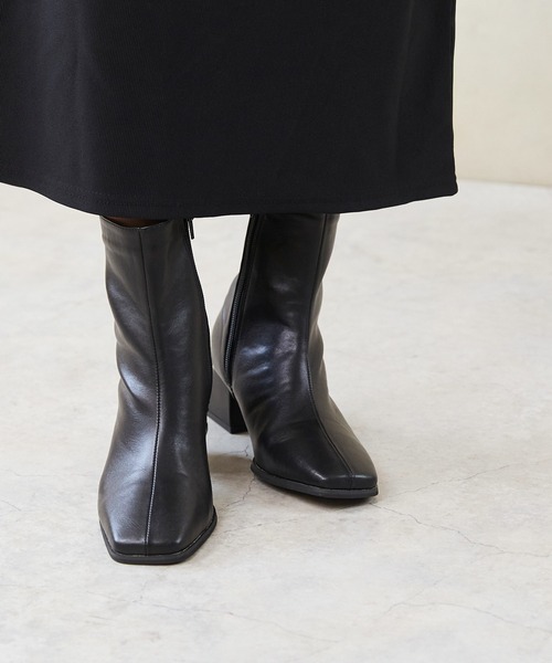 menue（メヌエ）の「スクエアトゥ 台形ヒール ショートブーツ（ブーツ・レディース・ブラック/カーキ/アイボリー/ベージュ系その他/シルバー/ブラック系・LL/3L/S/M/L/XS）」の17枚目の写真