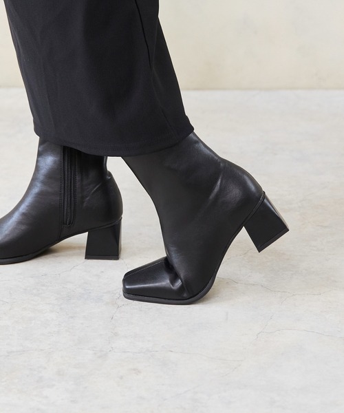 menue（メヌエ）の「スクエアトゥ 台形ヒール ショートブーツ（ブーツ・レディース・ブラック/カーキ/アイボリー/ベージュ系その他/シルバー/ブラック系・LL/3L/S/M/L/XS）」の16枚目の写真