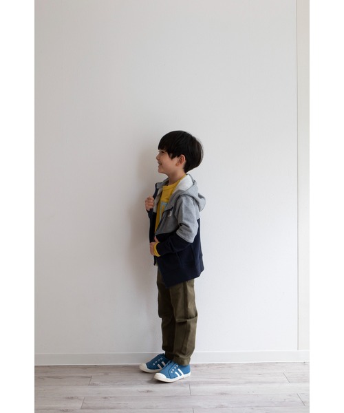 Tappet（タペット）の「配色裏毛パーカー（パーカー・キッズ・グレー/ネイビー・100cm/90cm/120cm/130cm/150cm/140cm/110cm/160cm）」の4枚目の写真