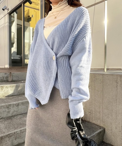 Lamoa（ラモア）の「Lamoa/Vネック カシュクール デザイン ニット（ニット/セーター・レディース・ブルー/アイボリー・FREE）」の2枚目の写真