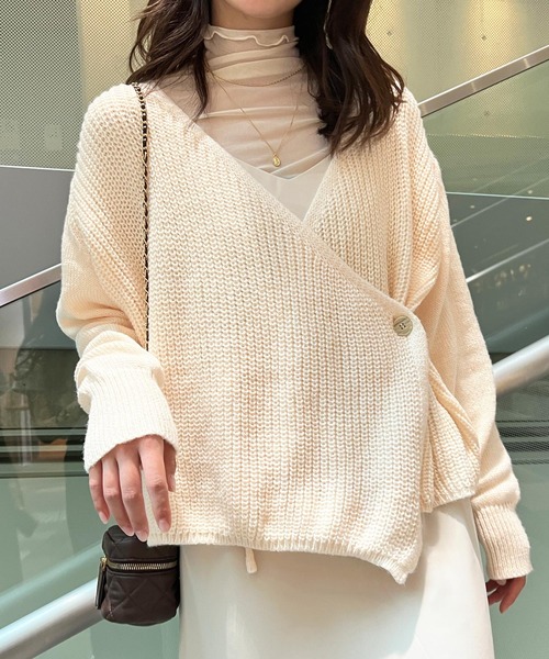 Lamoa（ラモア）の「Lamoa/Vネック カシュクール デザイン ニット（ニット/セーター・レディース・ブルー/アイボリー・FREE）」の3枚目の写真