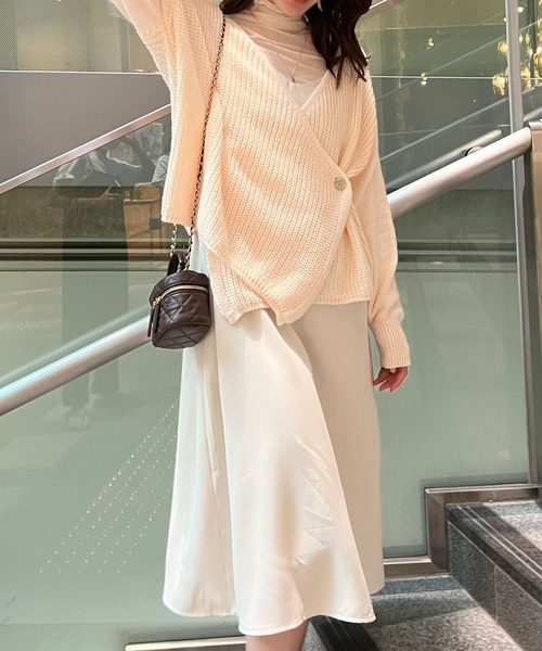 Lamoa（ラモア）の「Lamoa/Vネック カシュクール デザイン ニット（ニット/セーター・レディース・ブルー/アイボリー・FREE）」の6枚目の写真