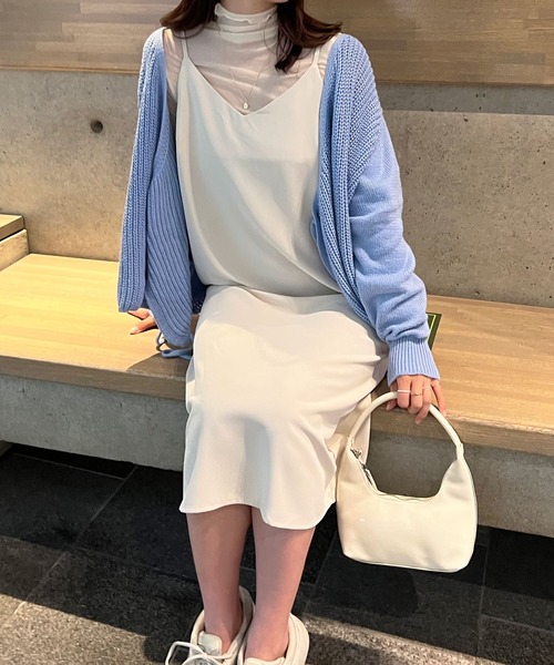 Lamoa（ラモア）の「Lamoa/Vネック カシュクール デザイン ニット（ニット/セーター・レディース・ブルー/アイボリー・FREE）」の9枚目の写真