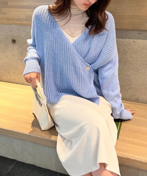 Lamoa（ラモア）の「Lamoa/Vネック カシュクール デザイン ニット（ニット/セーター・レディース・ブルー/アイボリー・FREE）」の8枚目の写真