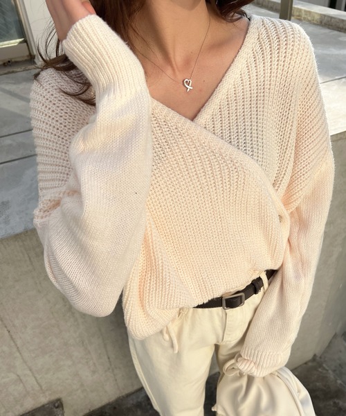 Lamoa（ラモア）の「Lamoa/Vネック カシュクール デザイン ニット（ニット/セーター・レディース・ブルー/アイボリー・FREE）」の11枚目の写真