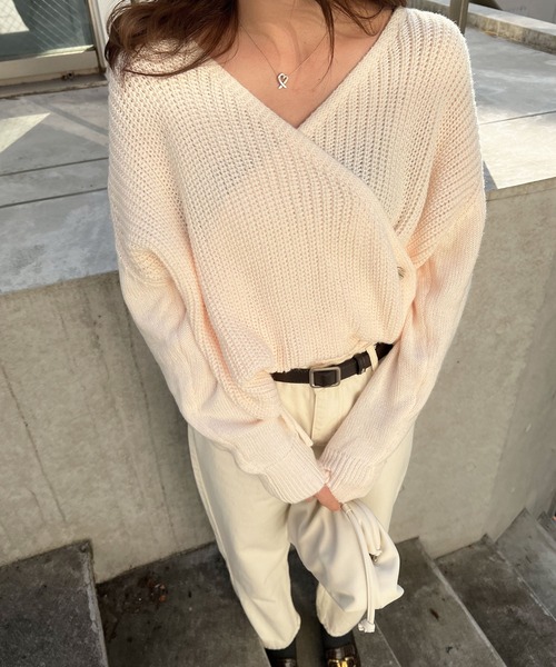 Lamoa（ラモア）の「Lamoa/Vネック カシュクール デザイン ニット（ニット/セーター・レディース・ブルー/アイボリー・FREE）」の12枚目の写真