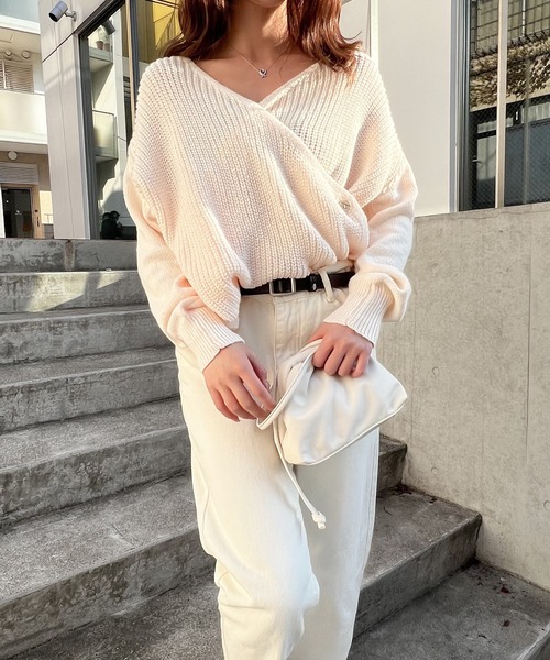 Lamoa（ラモア）の「Lamoa/Vネック カシュクール デザイン ニット（ニット/セーター・レディース・ブルー/アイボリー・FREE）」の15枚目の写真