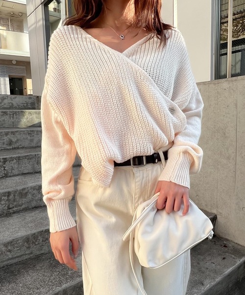 Lamoa（ラモア）の「Lamoa/Vネック カシュクール デザイン ニット（ニット/セーター・レディース・ブルー/アイボリー・FREE）」の16枚目の写真