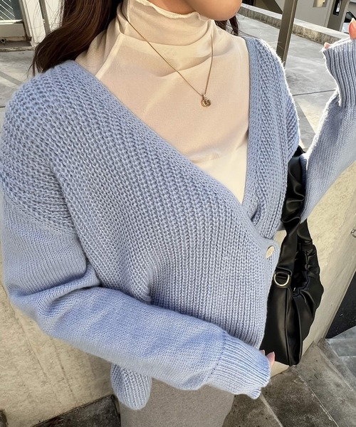 Lamoa（ラモア）の「Lamoa/Vネック カシュクール デザイン ニット（ニット/セーター・レディース・ブルー/アイボリー・FREE）」の18枚目の写真