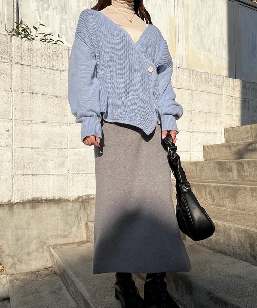 Lamoa（ラモア）の「Lamoa/Vネック カシュクール デザイン ニット（ニット/セーター・レディース・ブルー/アイボリー・FREE）」の21枚目の写真