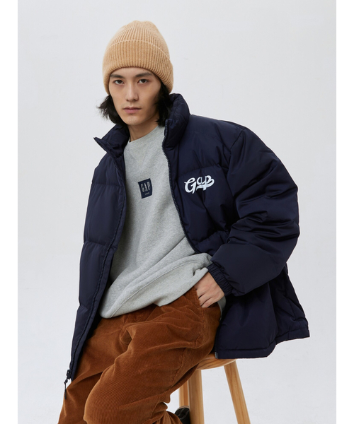 GAP(ギャップ)の「ヘビーウェイト GAPロゴ ダウンジャケット(ユニセックス)(ダウンジャケット/コート・メンズ・ネイビー/ホワイト/ブラック・XS/S/M/L/XL)」の3枚目の写真