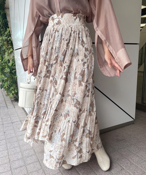 one after another NICE CLAUP（ワンアフターアナザーナイスクラップ）の「動くたびに上品に揺れる　プリーツスカート（スカート・レディース・アイボリー/モカ/アッシュグレー/アニマル・FREE）」の20枚目の写真