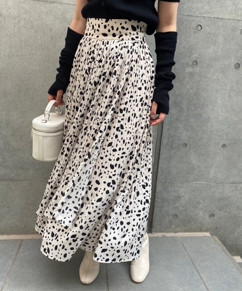 one after another NICE CLAUP（ワンアフターアナザーナイスクラップ）の「動くたびに上品に揺れる　プリーツスカート（スカート・レディース・アイボリー/モカ/アッシュグレー/アニマル・FREE）」の8枚目の写真