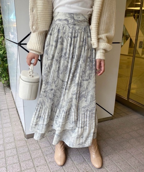 one after another NICE CLAUP（ワンアフターアナザーナイスクラップ）の「動くたびに上品に揺れる　プリーツスカート（スカート・レディース・アイボリー/モカ/アッシュグレー/アニマル・FREE）」の11枚目の写真