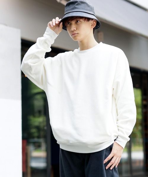 Beno（ビーノ）の「マイクロフリース リラックスオーバーシルエット クルーネックトレーナー（スウェット・メンズ・グリーン/ブラック/チャコールグレー/ネイビー/グレイッシュブルー/オフホワイト/ライトパープル/グレイッシュベージュ・L/M/S/XL）」の10枚目の写真