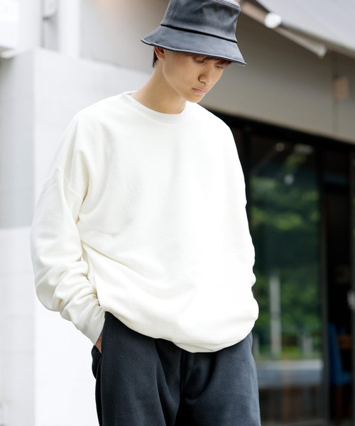 Beno（ビーノ）の「マイクロフリース リラックスオーバーシルエット クルーネックトレーナー（スウェット・メンズ・グリーン/ブラック/チャコールグレー/ネイビー/グレイッシュブルー/オフホワイト/ライトパープル/グレイッシュベージュ・L/M/S/XL）」の12枚目の写真