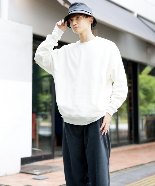 Beno（ビーノ）の「マイクロフリース リラックスオーバーシルエット クルーネックトレーナー（スウェット・メンズ・グリーン/ブラック/チャコールグレー/ネイビー/グレイッシュブルー/オフホワイト/ライトパープル/グレイッシュベージュ・L/M/S/XL）」の18枚目の写真