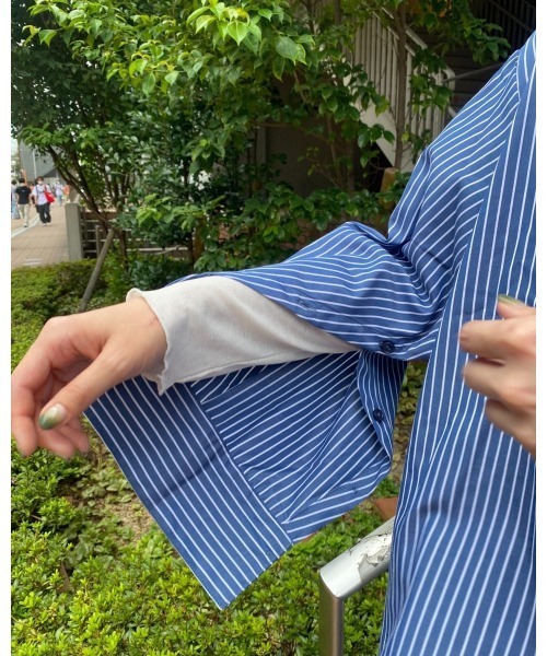 LiSeek（リシーク）の「【LiSeeK】ストライプスリーブ釦シャツ（シャツ/ブラウス・レディース・ホワイト/ネイビー/ブラウン・FREE）」の7枚目の写真