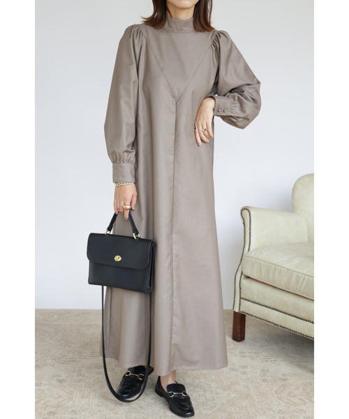 &. NOSTALGIA（アンドドットノスタルジア）の「【ZOZO限定】スタンドネックボリュームスリーブワンピース（ワンピース・レディース・ブラック/モカ・FREE）」の2枚目の写真