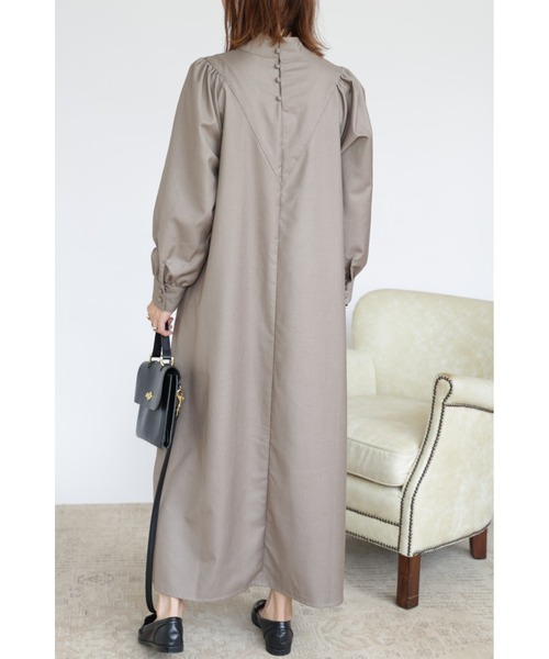 &. NOSTALGIA（アンドドットノスタルジア）の「【ZOZO限定】スタンドネックボリュームスリーブワンピース（ワンピース・レディース・ブラック/モカ・FREE）」の21枚目の写真