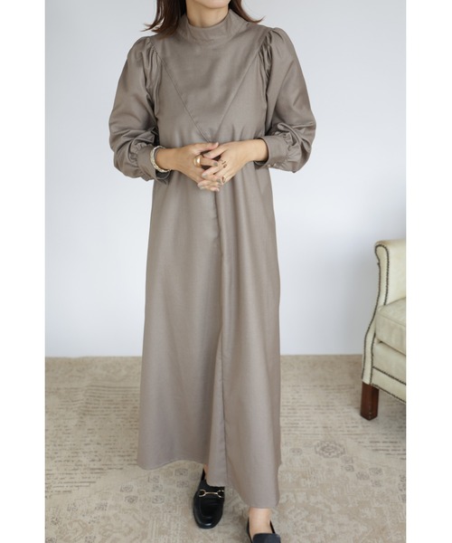 &. NOSTALGIA（アンドドットノスタルジア）の「【ZOZO限定】スタンドネックボリュームスリーブワンピース（ワンピース・レディース・ブラック/モカ・FREE）」の5枚目の写真